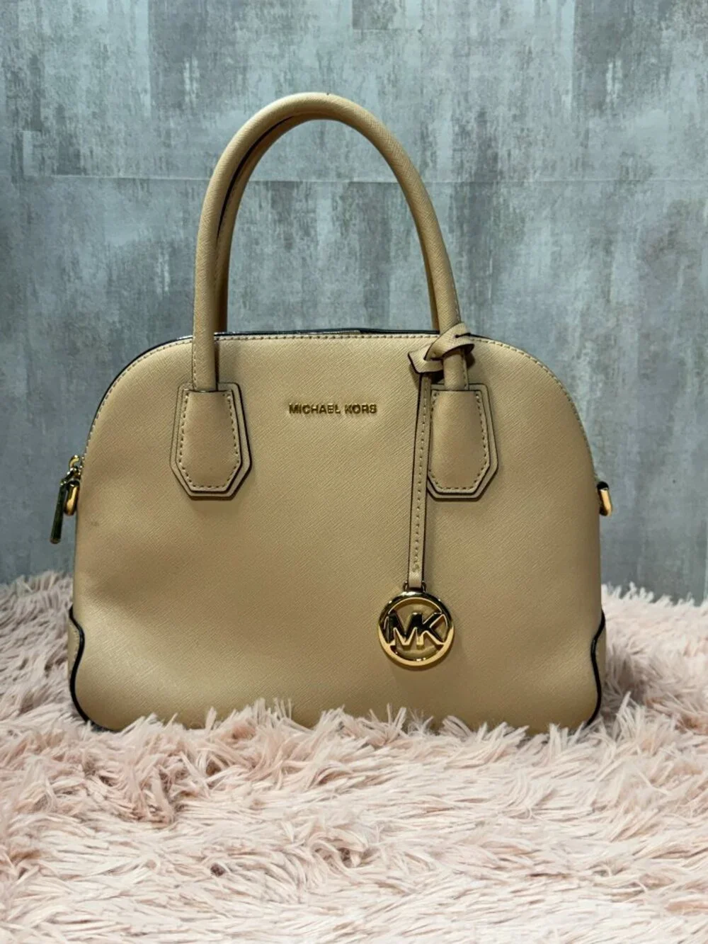Great Preloved Condition Michael Kors Cindy Large Dome Satchel - Beige